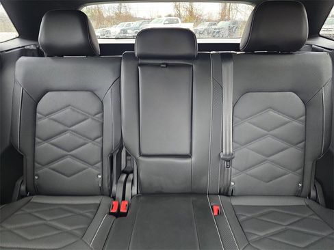 Used 2024 Volkswagen Atlas Cross Sport SE image 24