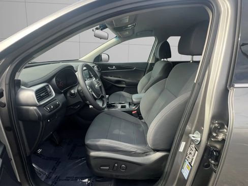 Used 2019 Kia Sorento LX image 11