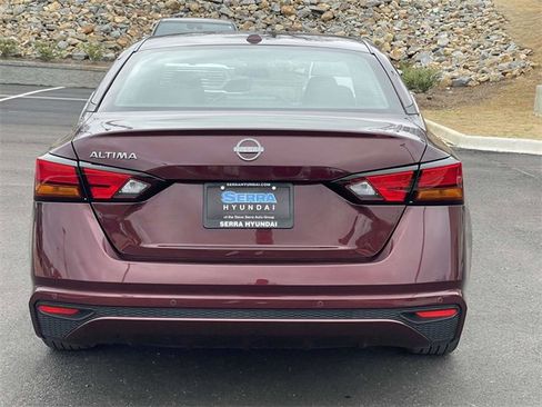 Used 2025 Nissan Altima 2.5 SV image 3