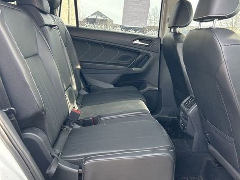 Used 2022 Volkswagen Tiguan SE w/ Panoramic Sunroof Package image 8
