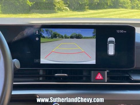 Used 2025 Kia Carnival FWD image 24