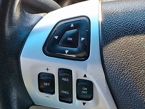 Used 2015 Ford Explorer XLT w/ Equipment Group 202A AWD/4WD image 22