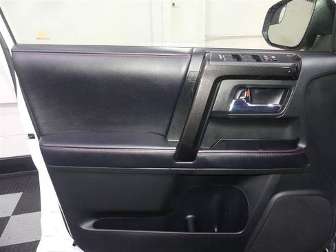 Used 2018 Toyota 4Runner TRD Off-Road Premium AWD/4WD image 17