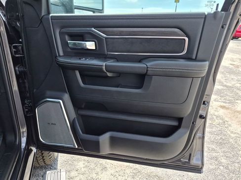 New 2026 RAM 2500 Laramie AWD/4WD image 30