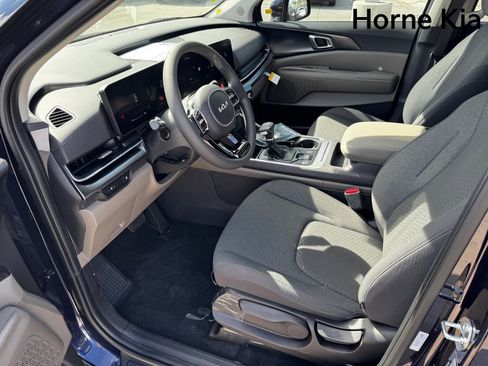 New 2026 Kia Carnival LX image 9