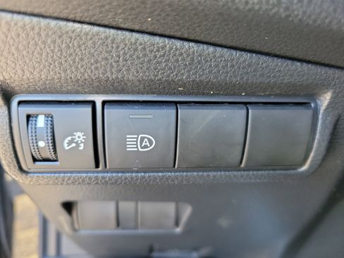 Used 2022 Toyota Corolla Cross XLE image 31