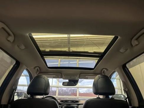 Used 2018 Nissan Rogue SL image 23