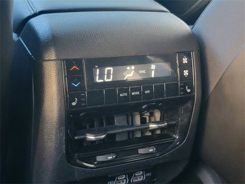 Used 2022 Jeep Grand Cherokee L Limited w/ Black Appearance Package image 15