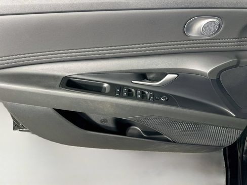 Used 2023 Hyundai Elantra SEL w/ Convenience Package FWD image 12