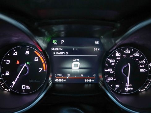 Used 2018 Alfa Romeo Stelvio Ti Sport image 32