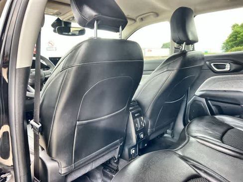 Used 2022 Jeep Compass Latitude FWD image 13