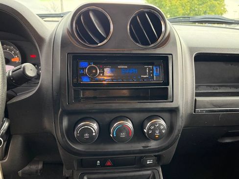 Used 2014 Jeep Patriot Sport AWD/4WD image 32