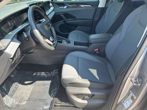 Used 2026 Volkswagen Tiguan SE AWD/4WD image 27