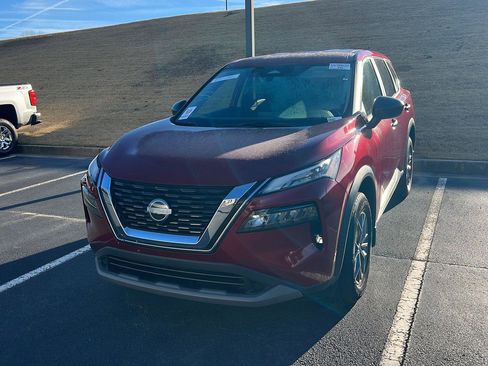 Used 2023 Nissan Rogue S image 3