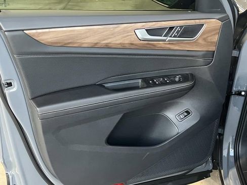 New 2026 Volkswagen Atlas SE image 9