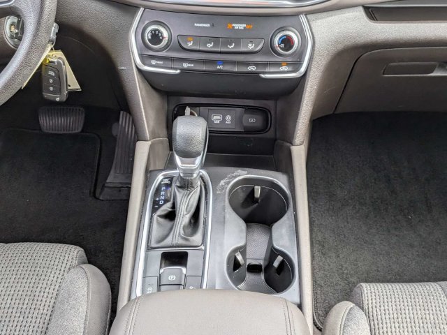 Used 2020 Hyundai Santa Fe SE AWD/4WD image 18
