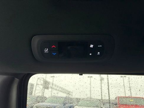 Used 2023 Chrysler Pacifica Touring-L w/ S Appearance Package image 25