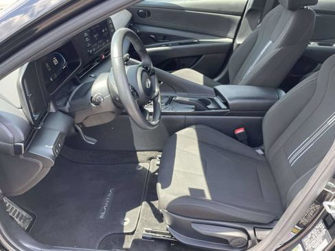 Used 2025 Hyundai Elantra Sport FWD image 12