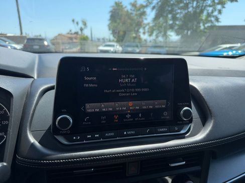 Used 2025 Nissan Rogue SV FWD image 20