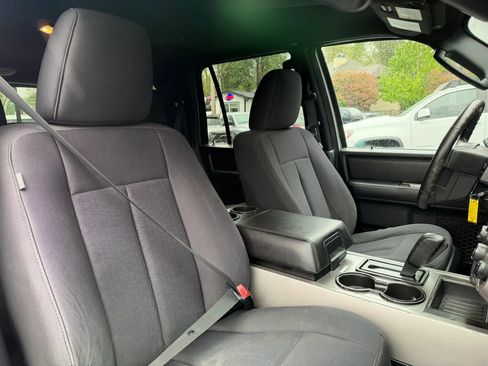 Used 2017 Ford Expedition XLT AWD/4WD image 29