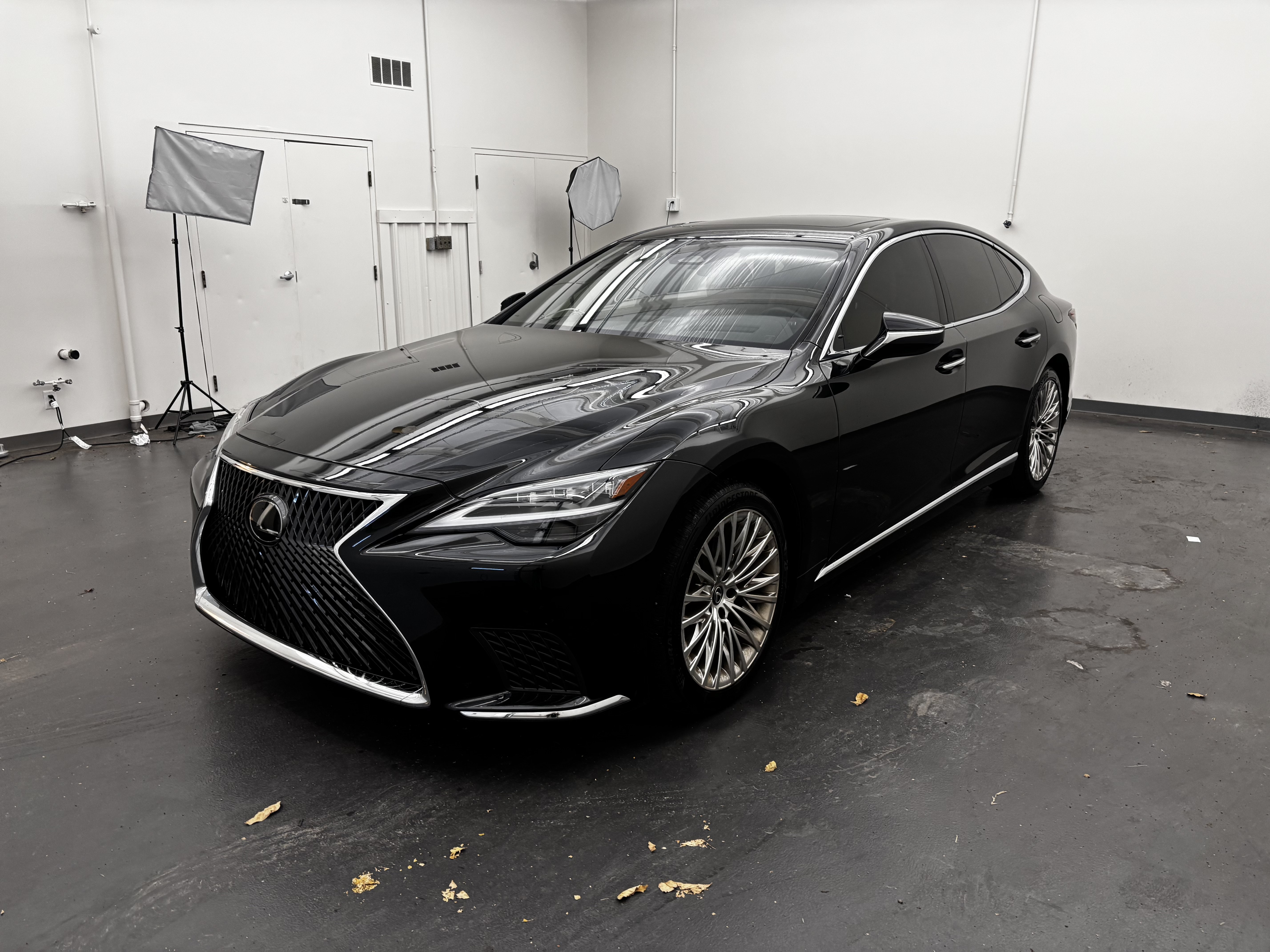 Used 2025 Lexus LS 500 w/ Accessory Package (Z1) RWD image 3