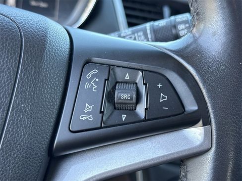 Used 2022 Chevrolet Trax LT w/ LT Convenience Package image 37