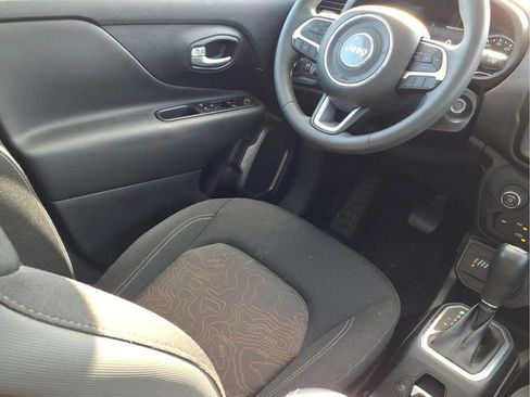 Used 2023 Jeep Renegade Latitude w/ Sun/Sound Group AWD/4WD image 9