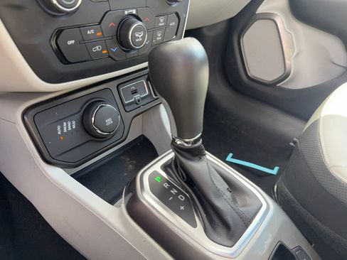 Used 2022 Jeep Renegade Limited w/ Sun, Sound & Wheels Group AWD/4WD image 23