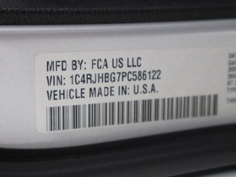 Used 2023 Jeep Grand Cherokee Limited w/ Black Appearance Package image 48