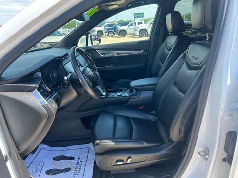 Certified 2024 Cadillac XT6 Luxury AWD/4WD image 10