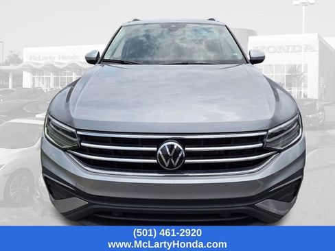 Used 2024 Volkswagen Tiguan SE FWD image 2