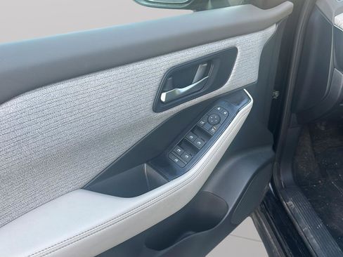 Used 2023 Nissan Rogue SV AWD/4WD image 12