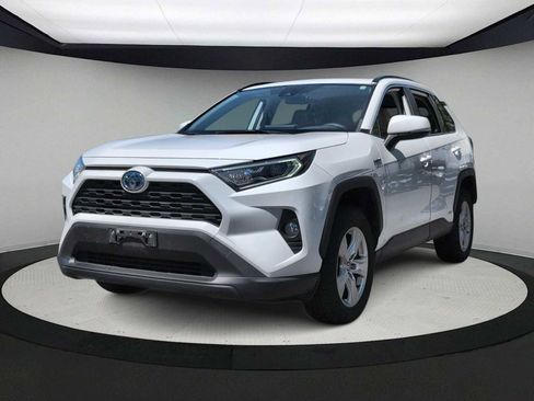 Used 2021 Toyota RAV4 XLE w/ Convenience Package AWD/4WD image 4