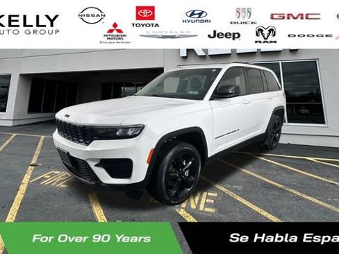 Certified 2023 Jeep Grand Cherokee Altitude image 1