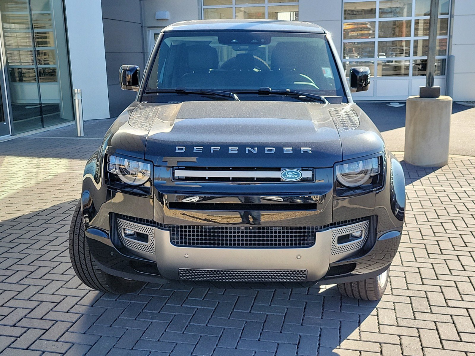 Certified 2025 Land Rover Defender 110 X-Dynamic SE AWD/4WD image 2