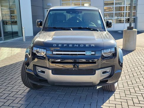 Used 2025 Land Rover Defender 110 X-Dynamic SE AWD/4WD image 2