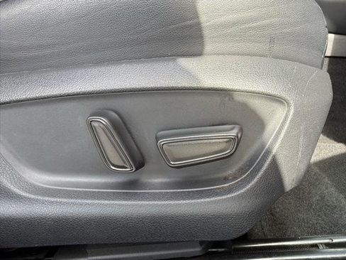 Used 2019 Toyota Avalon XLE w/ Preferred Accessory Package image 38