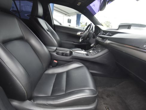 Used 2017 Lexus CT 200h w/ Navigation System Package FWD image 10