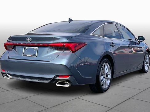 Used 2022 Toyota Avalon XLE image 13