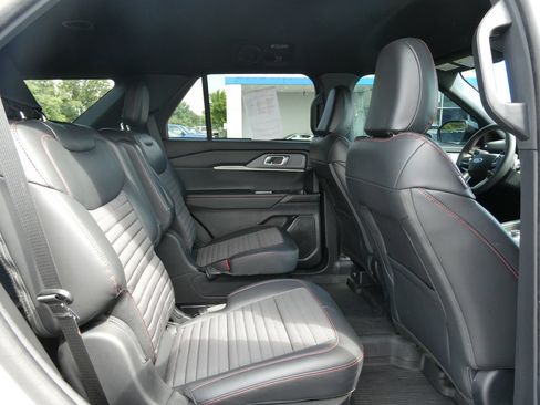 Used 2025 Ford Explorer ST-Line AWD/4WD image 15
