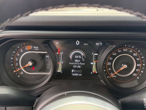 Used 2025 Jeep Wrangler Sahara image 14