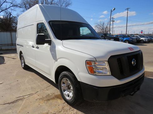 Used 2020 Nissan NV 2500 SV image 3