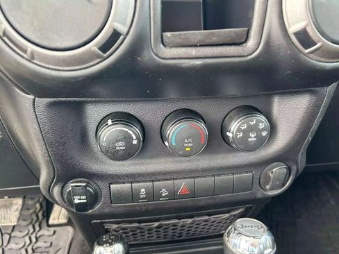 Used 2017 Jeep Wrangler Unlimited Sport w/ Connectivity Group image 19