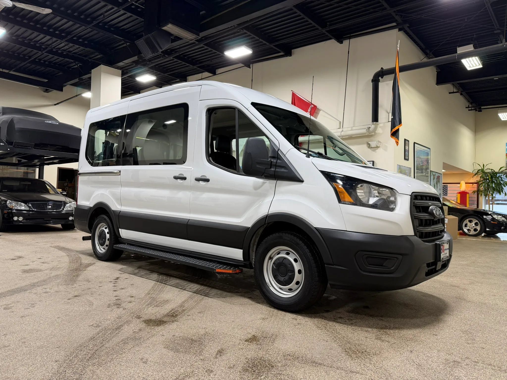 Used 2020 Ford Transit 150 Medium Roof RWD image 4