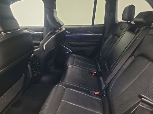 Used 2022 Jeep Grand Cherokee Overland w/ Luxury Tech Group IV image 18