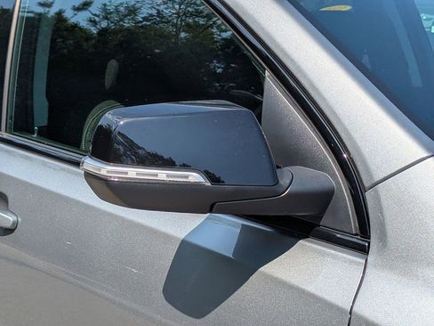 Used 2023 GMC Acadia SLE w/ Driver Convenience Package image 10