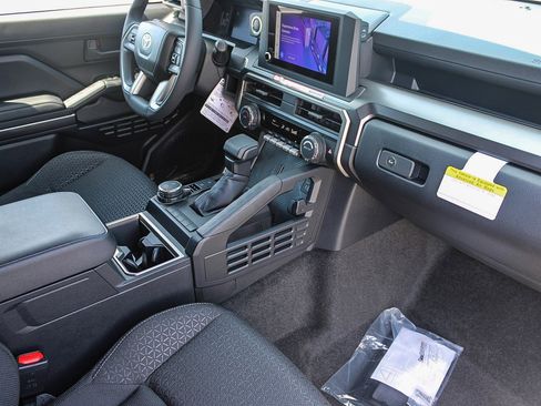 New 2026 Toyota 4Runner SR5 AWD/4WD image 18