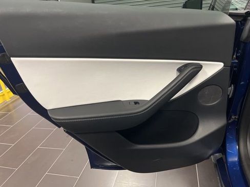 Used 2022 Tesla Model Y Long Range image 10