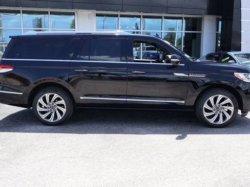 Certified 2023 Lincoln Navigator L Reserve AWD/4WD image 8