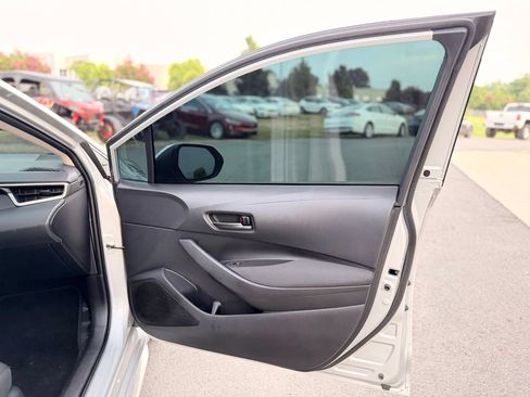 Used 2022 Toyota Corolla LE FWD image 19